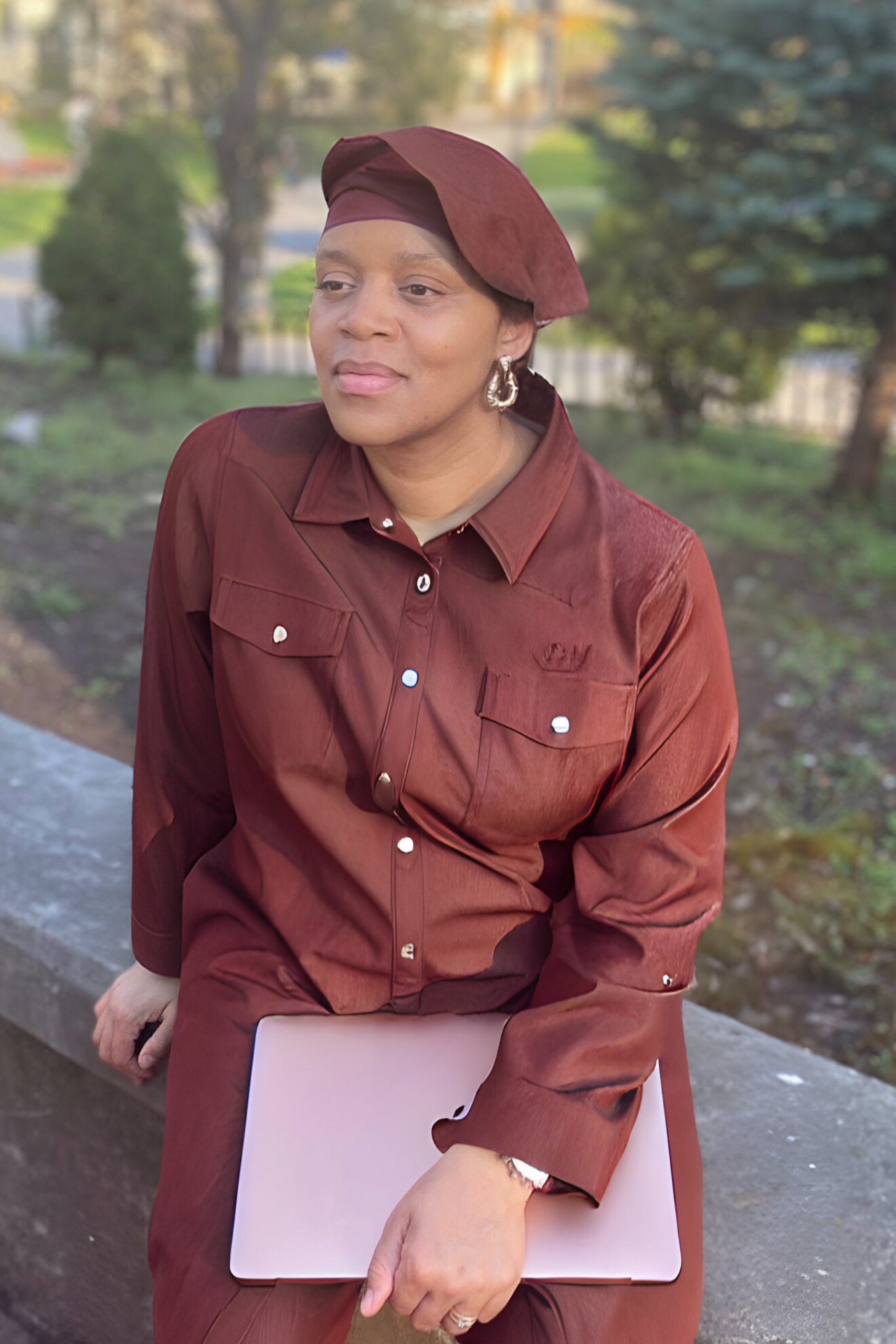 pretty woman with laptop sitting in a park